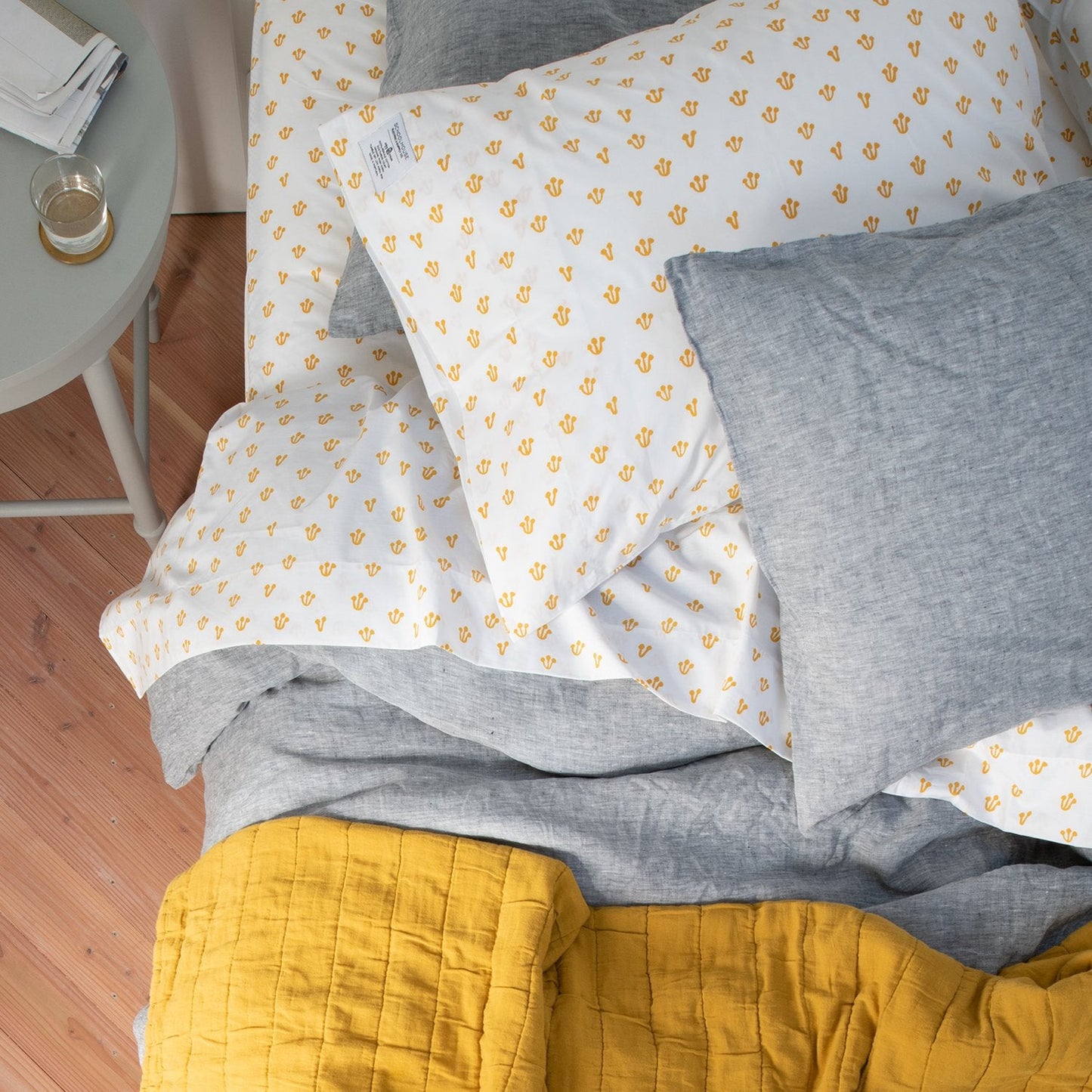 Thistle Pillow Case Set:Hover